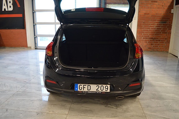 Kia Ceed 13 of 19