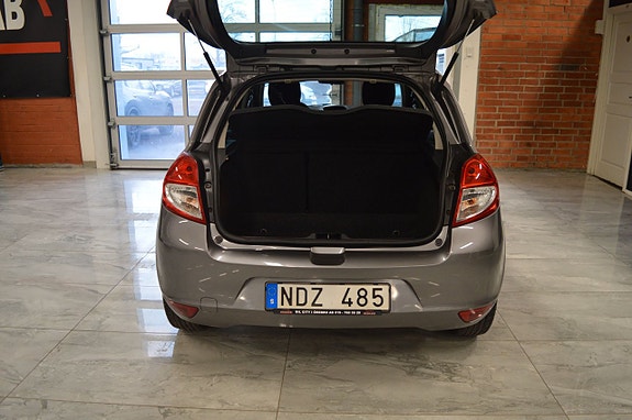 Renault Clio 13 of 19