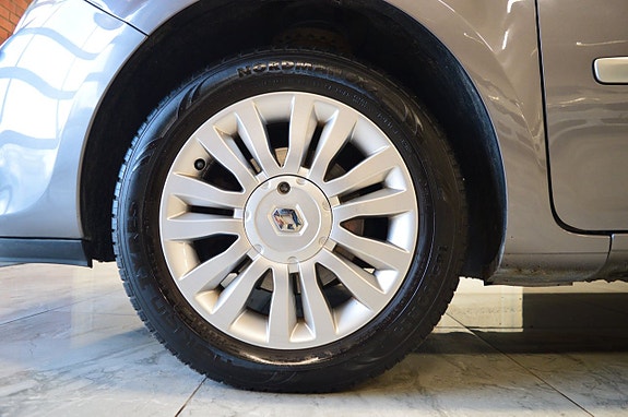 Renault Clio 8 of 19