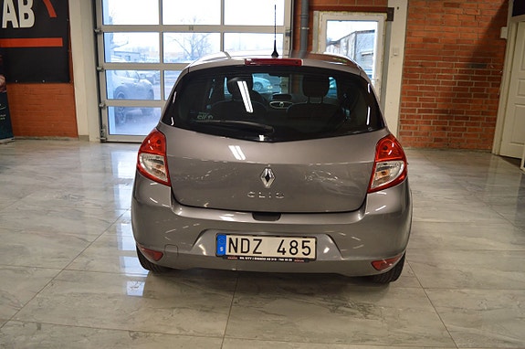 Renault Clio 12 of 19