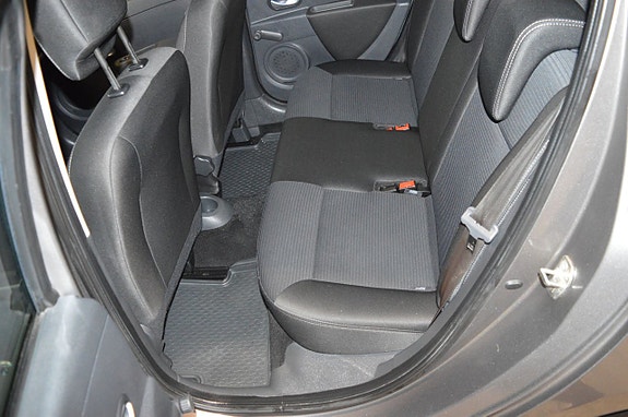 Renault Clio 17 of 19