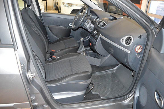 Renault Clio 15 of 19