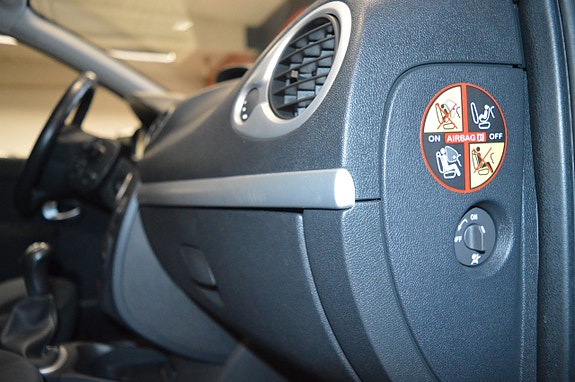 Renault Clio 8 of 18