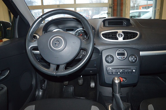 Renault Clio 9 of 18