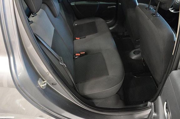 Renault Clio 16 of 18