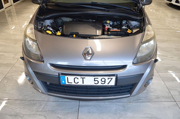 Renault Clio 11 of 18