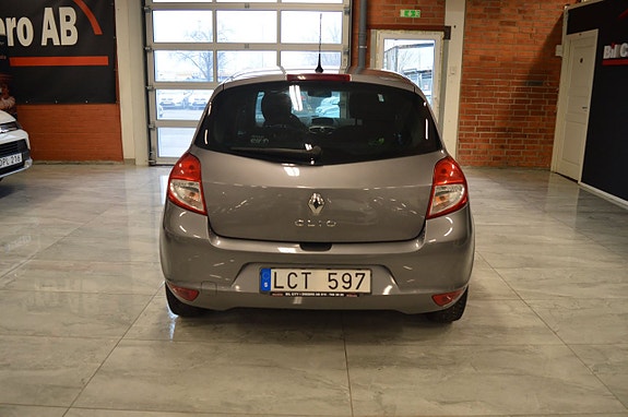 Renault Clio 12 of 18