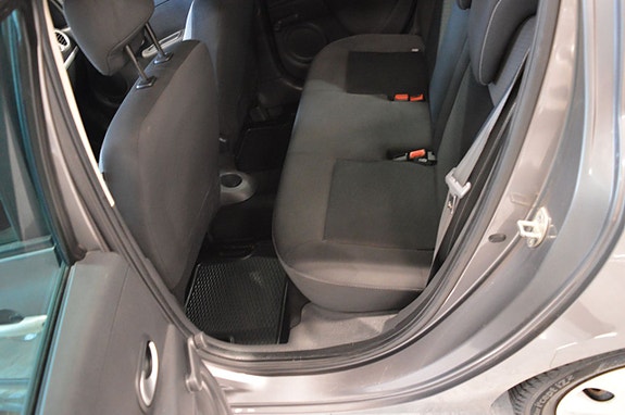 Renault Clio 17 of 18