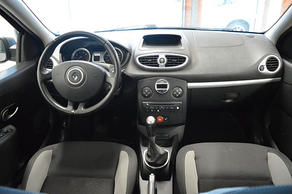 Renault Clio 18 of 18