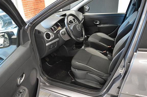 Renault Clio 14 of 18