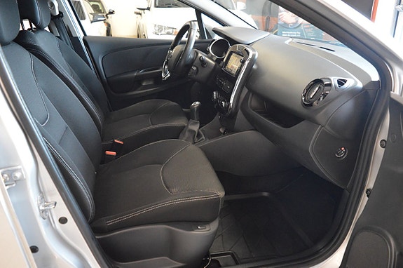Renault Clio 17 of 21