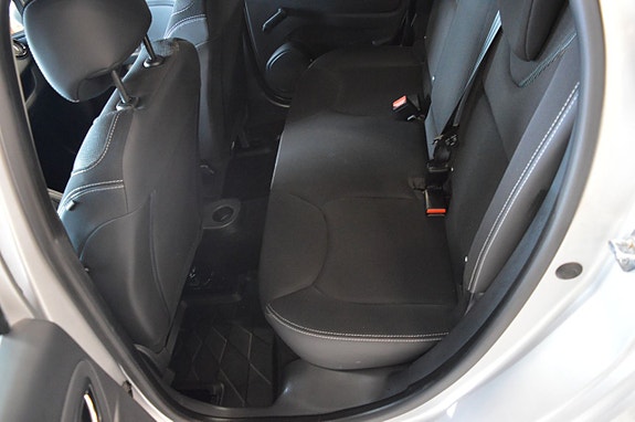 Renault Clio 19 of 21