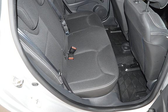 Renault Clio 18 of 21