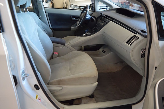 Toyota Prius 17 of 21