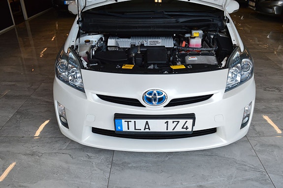 Toyota Prius 13 of 21