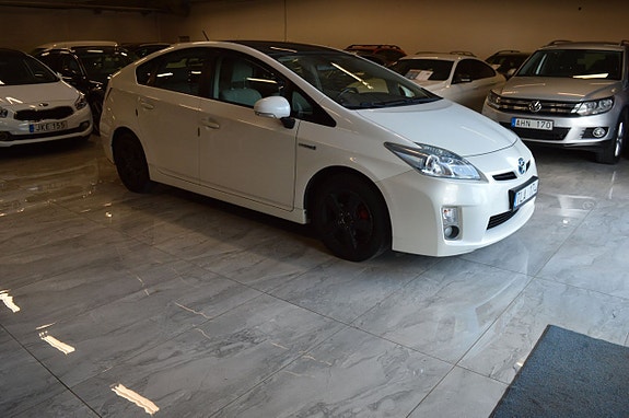 Toyota Prius 2 of 5