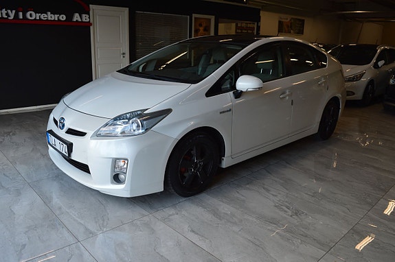 Toyota Prius 3 of 5
