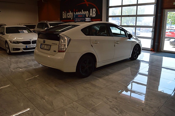 Toyota Prius 5 of 5