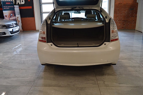 Toyota Prius 15 of 21