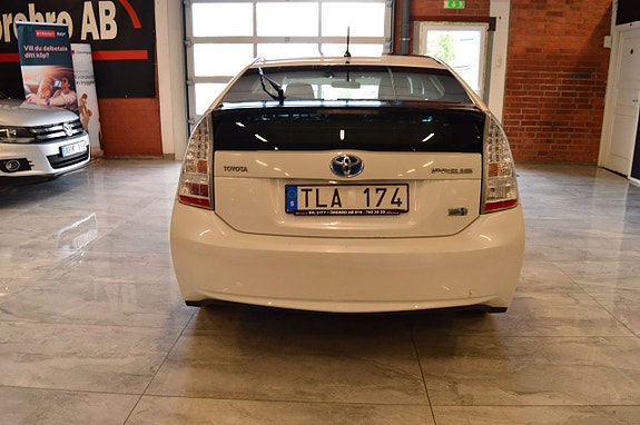 Toyota Prius 14 of 21