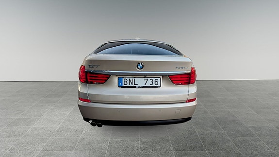 BMW 530d 4 of 5