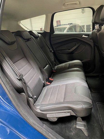 Ford Kuga 11 of 12