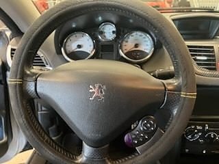 Peugeot 207 CC 13 of 30