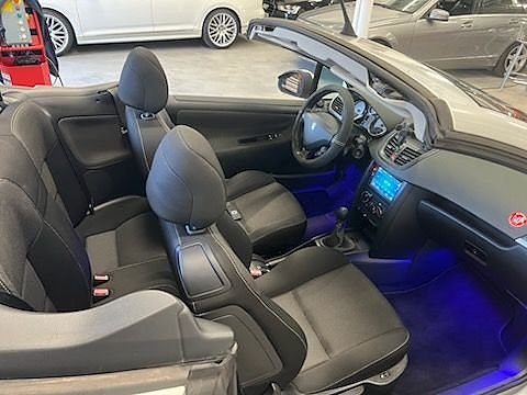 Peugeot 207 CC 11 of 30