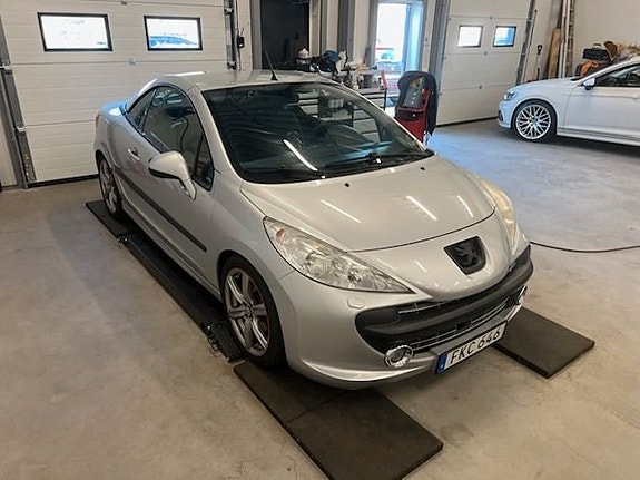 Peugeot 207 CC 27 of 30