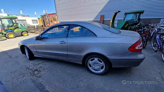 Mercedes-Benz CLK200 8 of 16