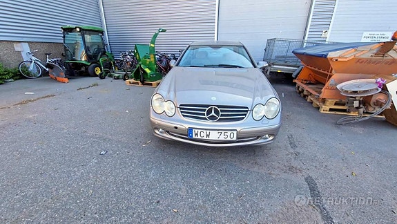 Mercedes-Benz CLK200 3 of 16