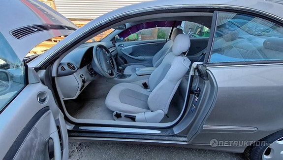Mercedes-Benz CLK200 10 of 16