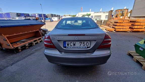 Mercedes-Benz CLK200 5 of 16