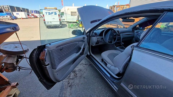 Mercedes-Benz CLK200 9 of 16