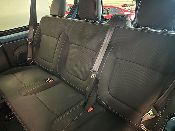 Renault Trafic 11 of 12
