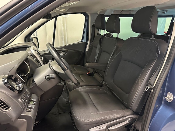 Renault Trafic 9 of 12