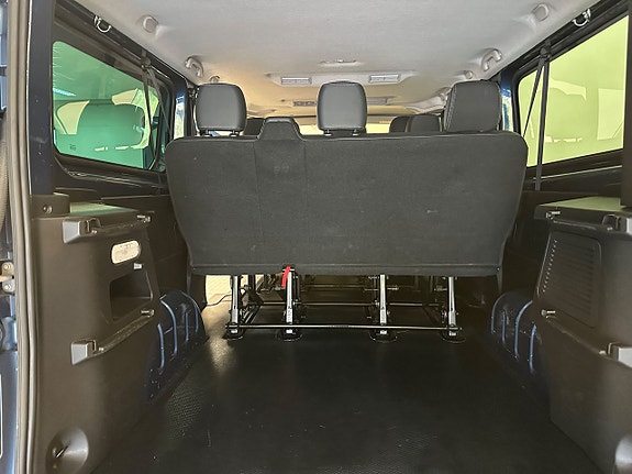 Renault Trafic 12 of 12