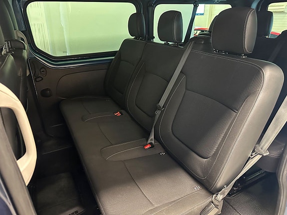 Renault Trafic 10 of 12