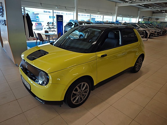 Honda e 3 of 5