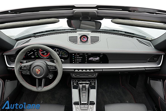 Porsche 911 16 of 30