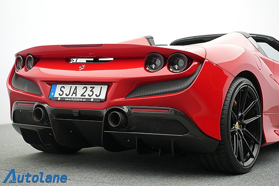 Ferrari F8 Tributo 18 of 30
