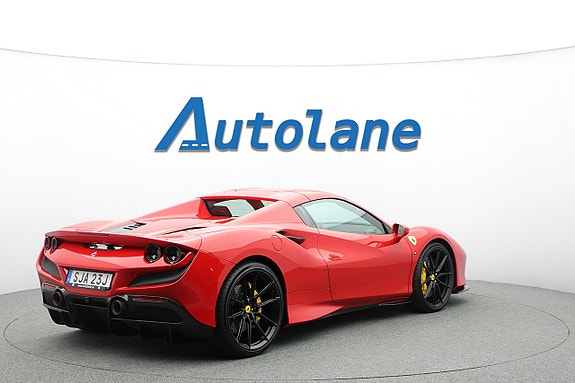 Ferrari F8 Tributo 14 of 30