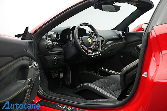 Ferrari F8 Tributo 23 of 30