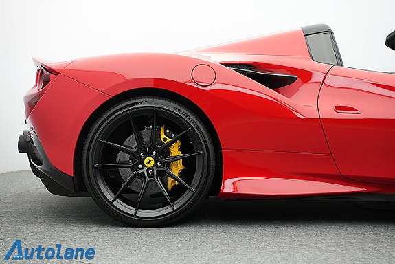Ferrari F8 Tributo 17 of 30