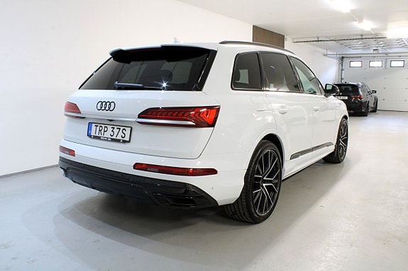 Audi Q7 4 of 5