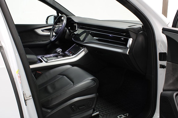 Audi Q7 9 of 25