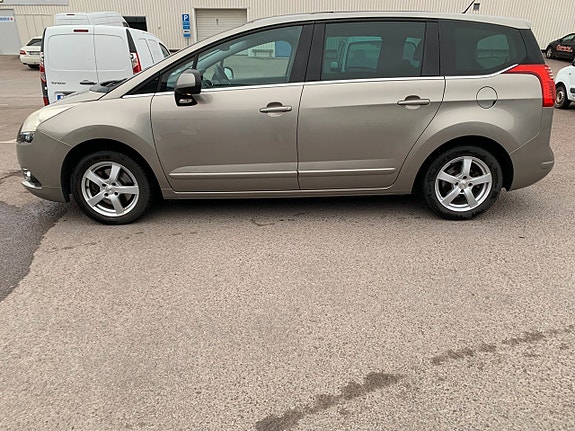 Peugeot 5008 2 of 5