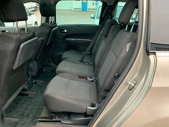 Peugeot 5008 9 of 12