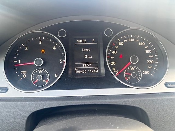 Volkswagen Passat 8 of 12