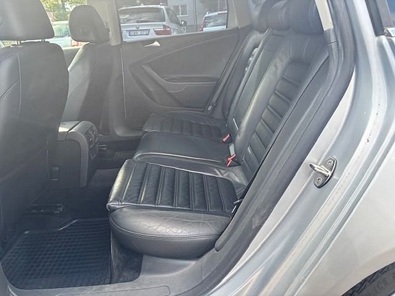 Volkswagen Passat 10 of 12